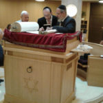 Hakhnassa Sefer Torah Monaco Rav Tordjman et Rav Lasry Beth Haketiva